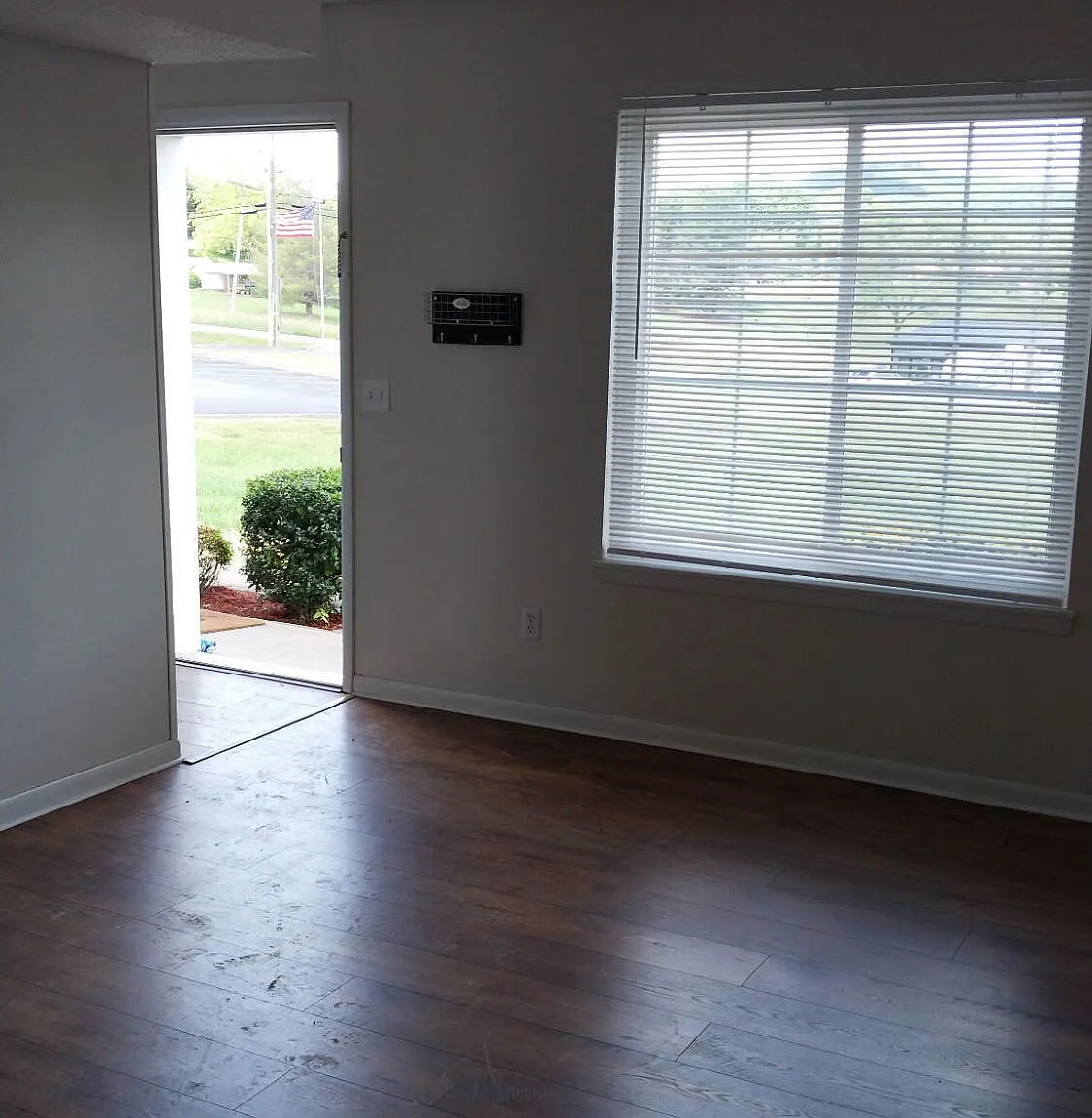 3 bed, 1050 sqft, $1,400 — Photo 2