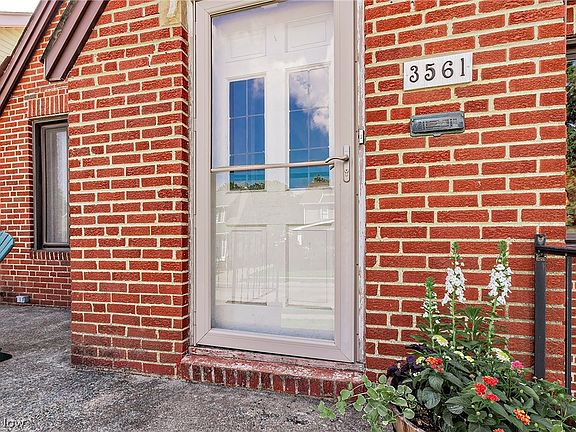 3rd image of 3561 Granton Ave