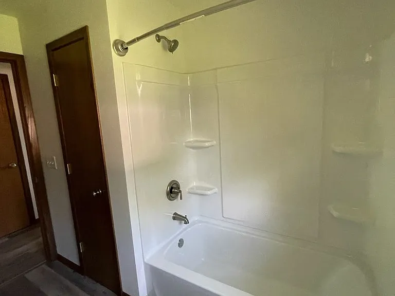 2218 W Wall St — Photo 10