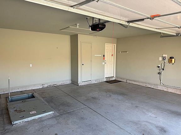 3rd image of 2802 Coldbrook Ln