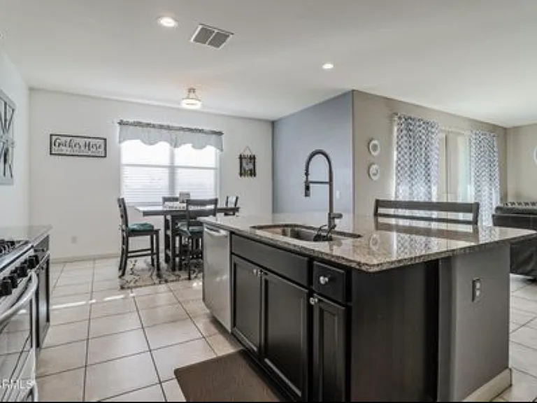 3607 N Brooklyn Dr — Photo 10