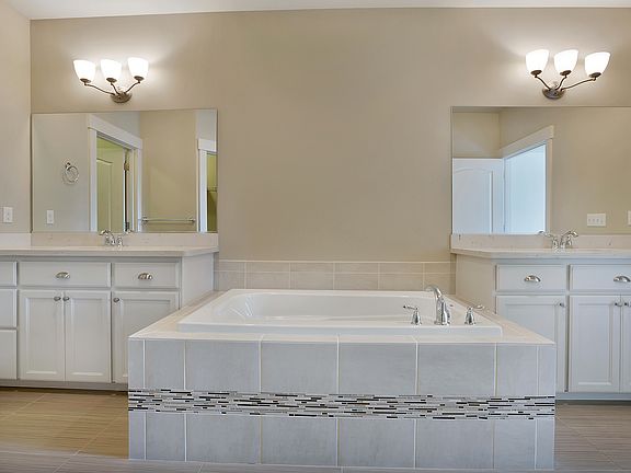 3rd image of 7424 120th St E
