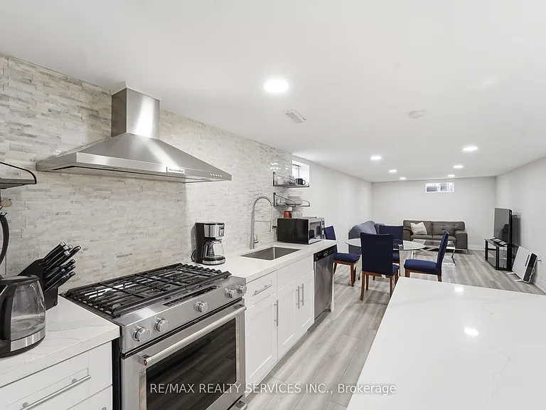 1305 Consort Cres #BASEMENT — Photo 11