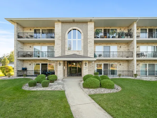 17818 Bernard Dr APT 3A, Orland Park, IL 60467