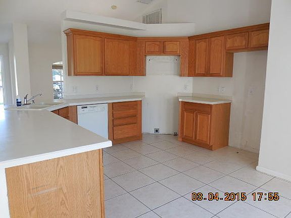 5th image of 343 SW Thornhill Dr