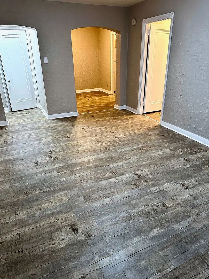 Beautiful Apartments in Dormont * Pet Friendly * One Block to the T * Spacious * Updated * Availa... — Photo 2