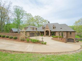 18 Dogwood Cir, Muscle Shoals, AL 35661