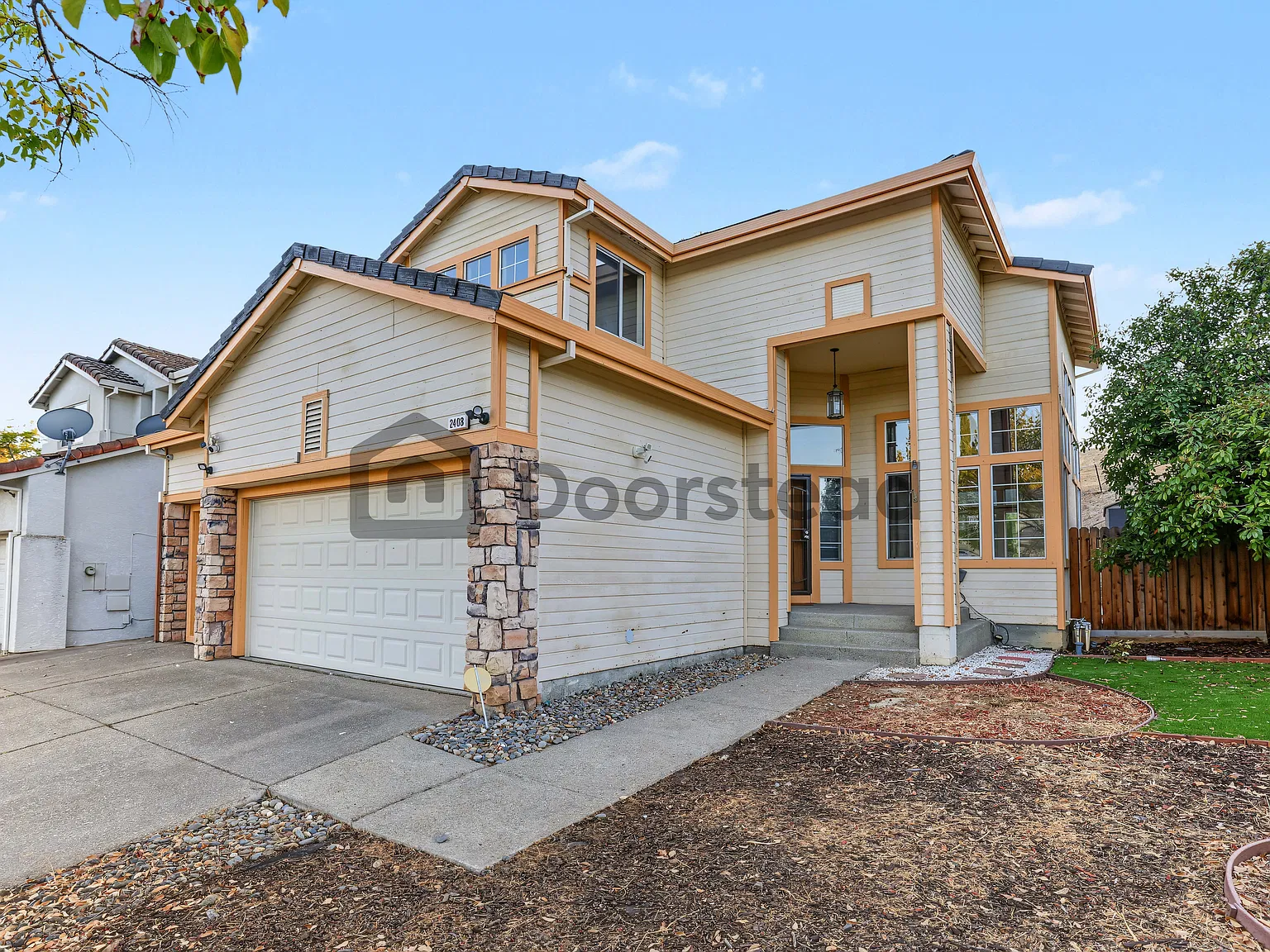 3 bed, 2.5 bath, 2026 sqft, $3,650 — Photo 2