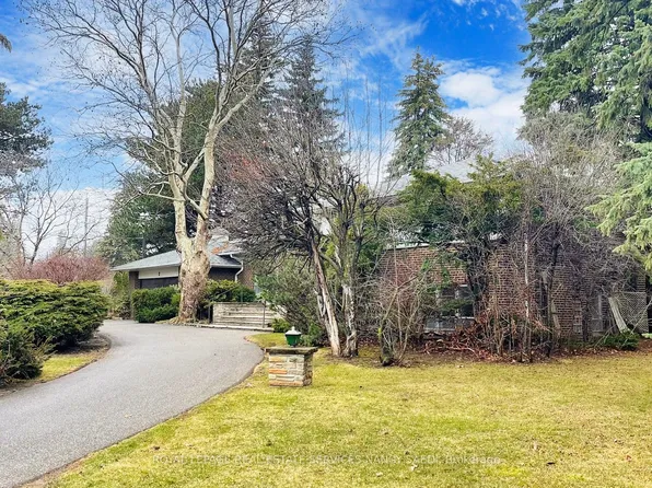 2 Colvestone Rd, Toronto, ON M2L 1X3