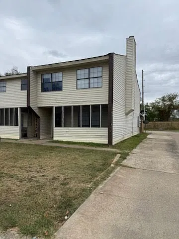 63 W Elmwood Dr #A