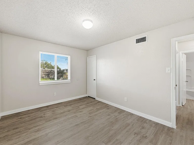 2204 Donahue Ln #B — Photo 15