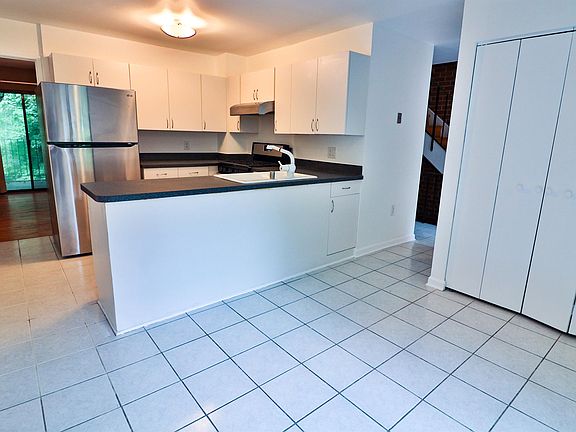 5th image of 10811 Deborah Dr #1