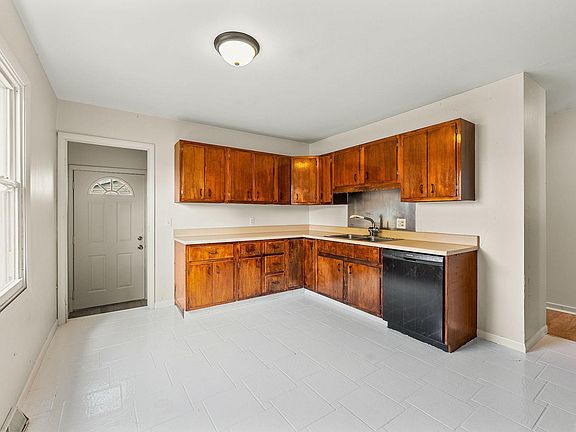 5th image of 2334 Southdale Dr