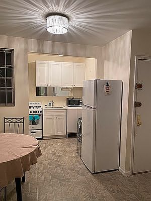 3rd image of 217 E 89th St #B3
