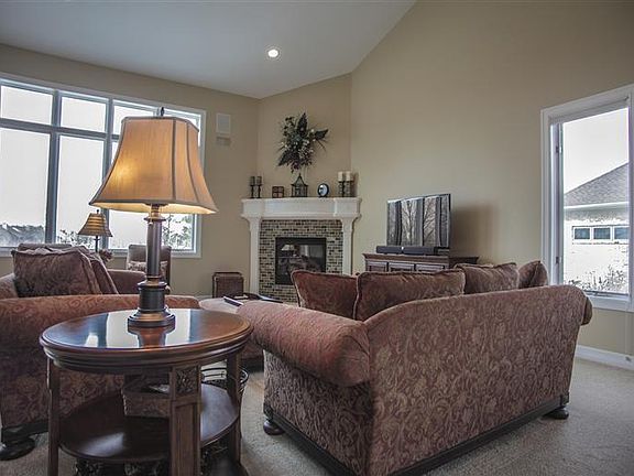 5th image of 1732 Stonebridge Dr S