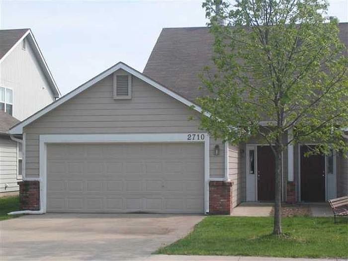 2710 Grand Cir