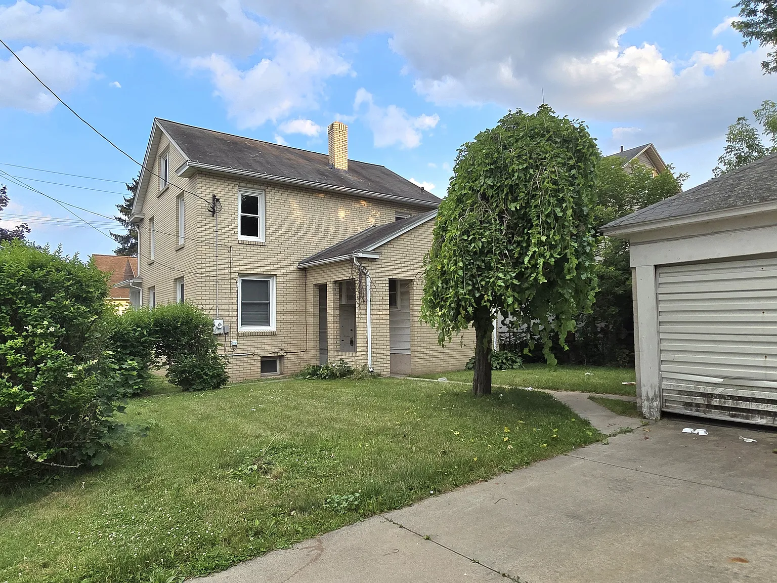 4 bed, 1.5 bath, 1744 sqft, $2,200 — Photo 1