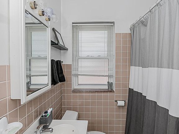 5th image of 7319 Lindell Blvd #2