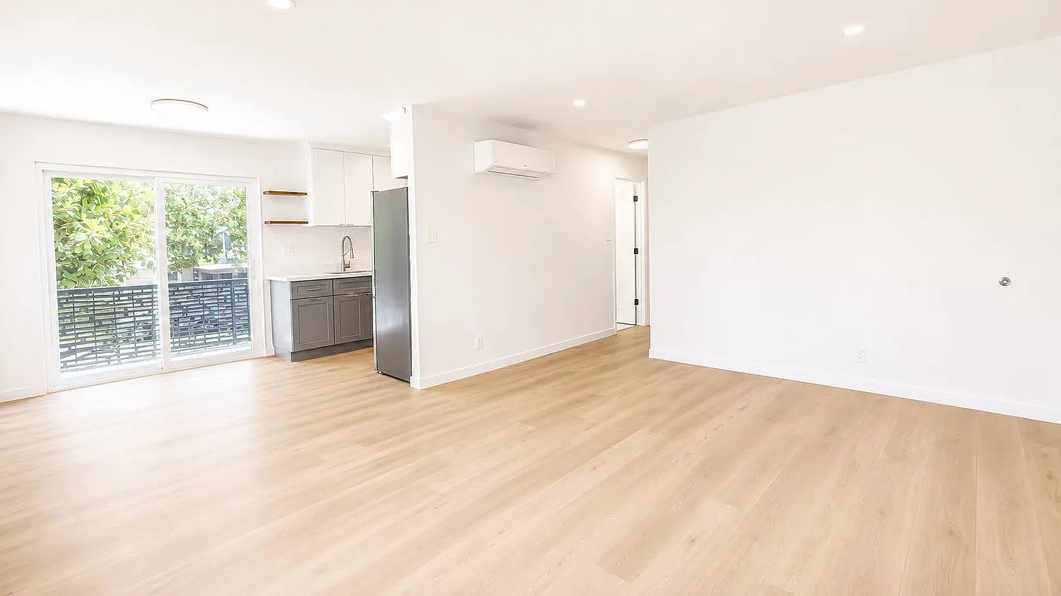 2 bed, 840 sqft, $3,495 — Photo 1