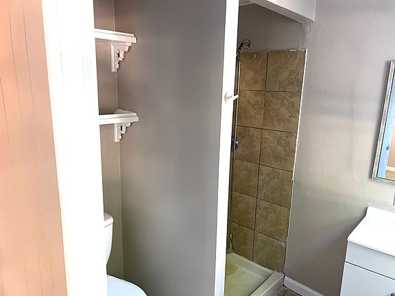 4th image of 155 Franklin Ave #1R