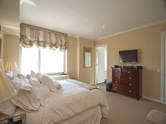 Sold by Sotheby's International Realty | media 7