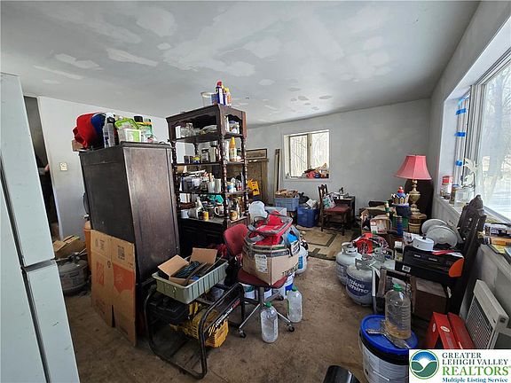 5th image of 348 Carnation Rd