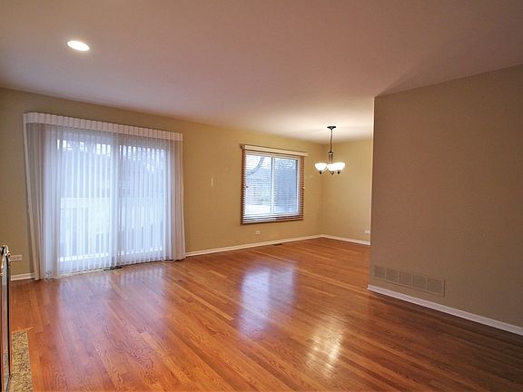 3rd image of 547 Willowcreek Ct