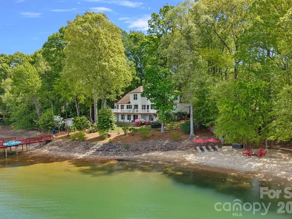 139 Hawkes Point Dr, Troutman, NC 28166