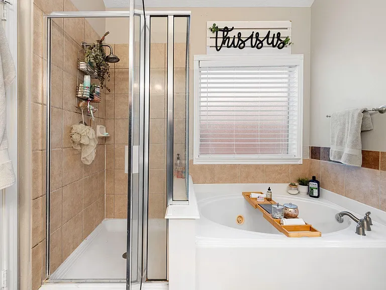 24647 Hampton Lakes Dr — Photo 19