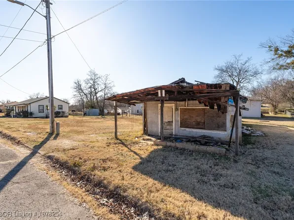 120 S 23rd St, Van Buren, AR 72956