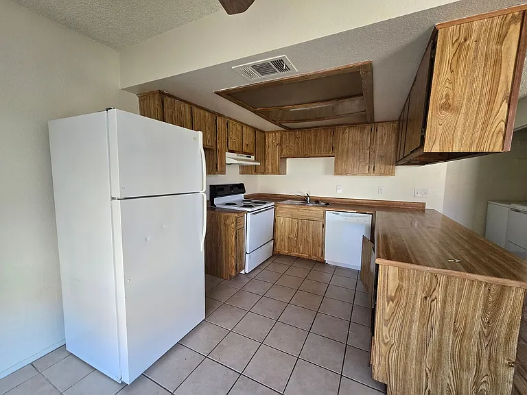 4300 N Lamont St #201 — Photo 9