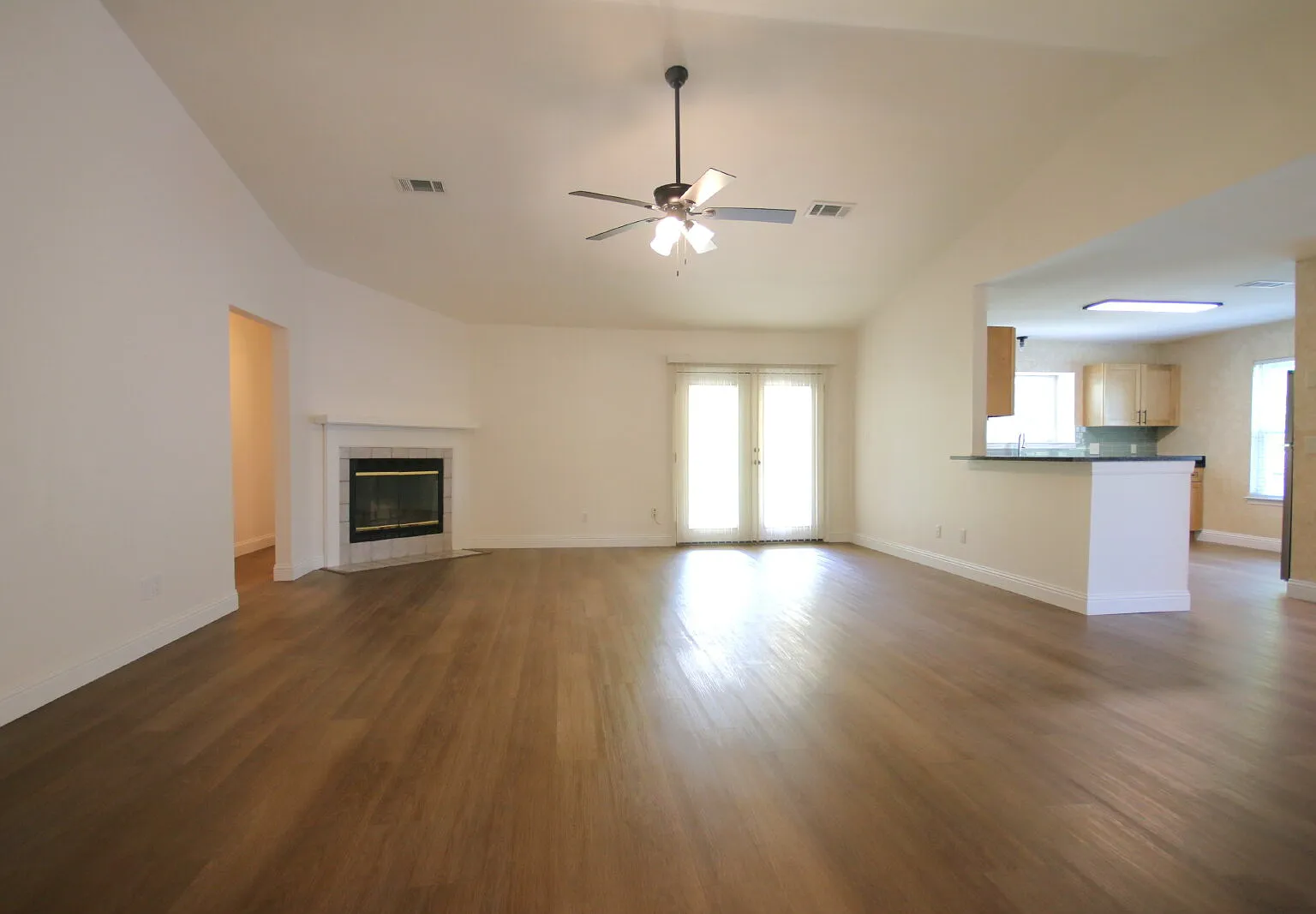 4 bed, 2.0 bath, 1892 sqft, $2,195 — Photo 3