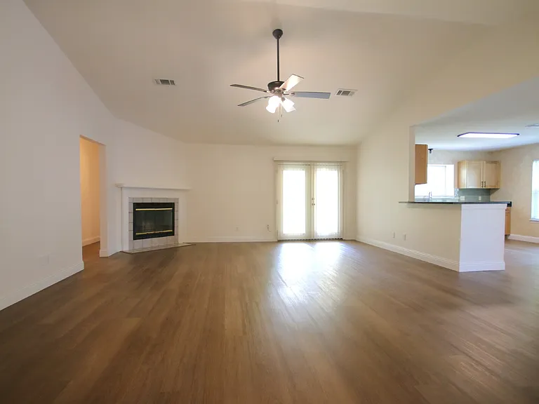 4631 Northpointe Cir — Photo 3