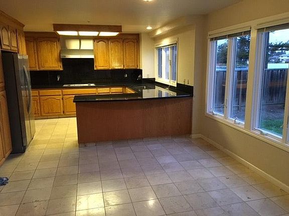 2nd image of 700 Widgeon St