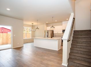 2364 NE 6th St APT 3, Bend, OR 97701