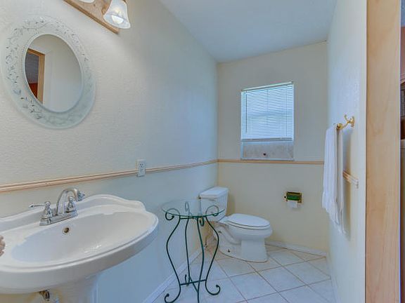 3rd image of 11041 NE 55th Ct