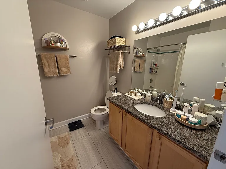 1542 N Damen/2010 W Pierce — Photo 17