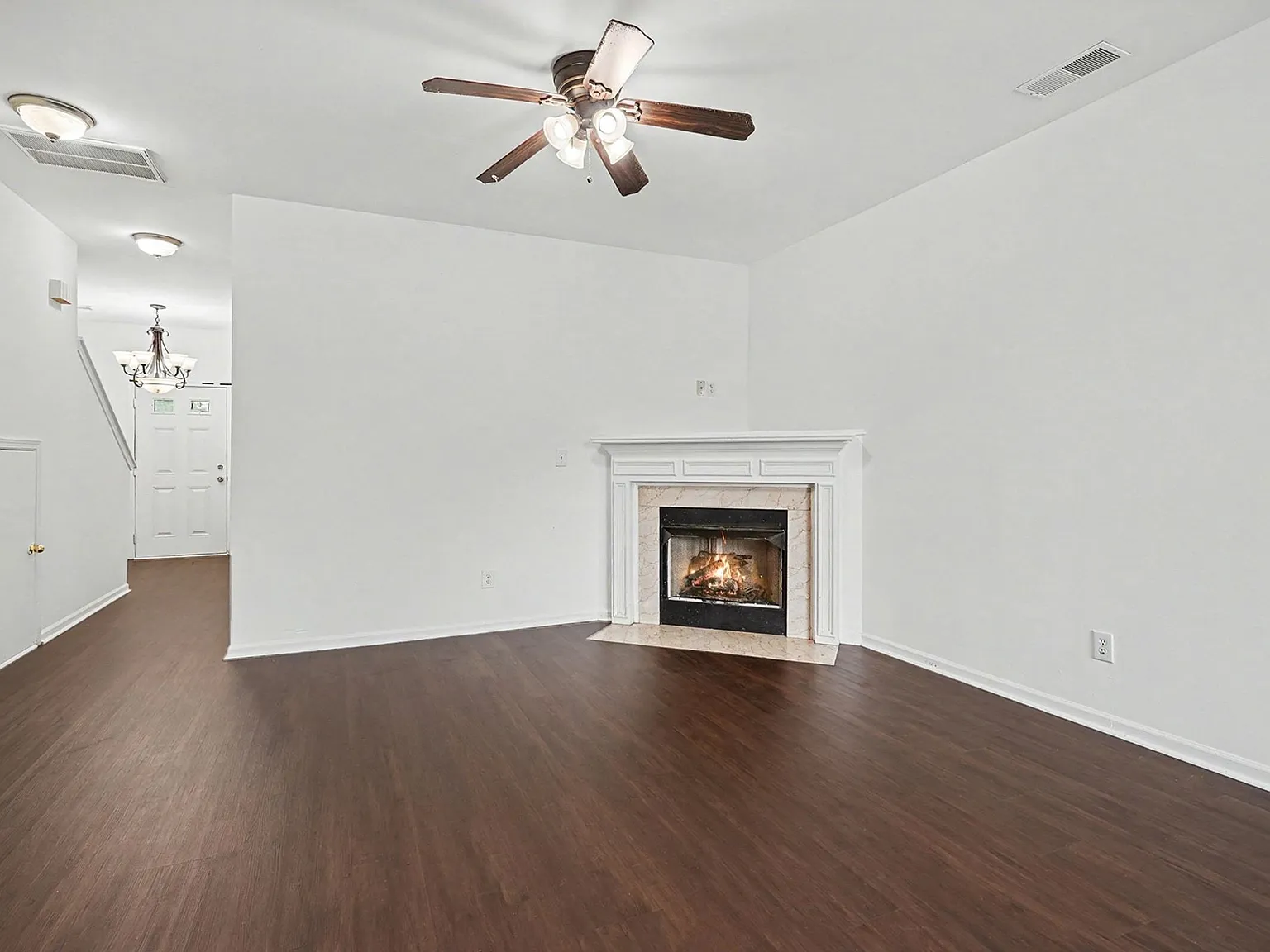3 bed, 2.5 bath, 1541 sqft, $2,000 — Photo 3