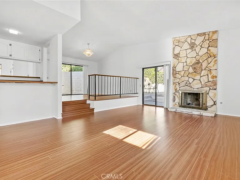1321 Greenbriar Rd — Photo 2