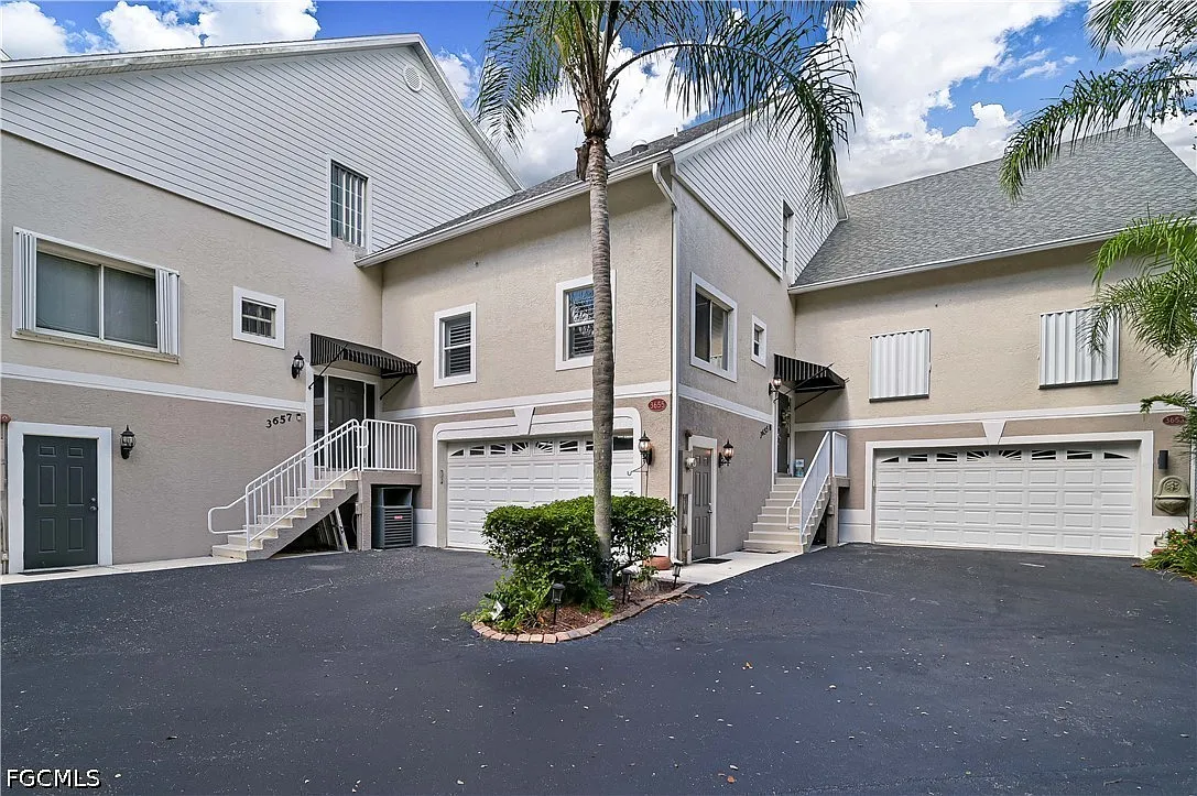 3 bed, 3.0 bath, 2362 sqft, $2,900 — Photo 1