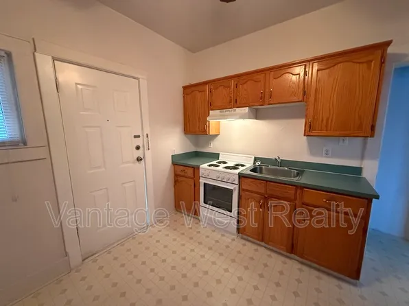 690 Winnipeg St, Penticton, BC