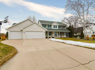 2235 Swanstone Cir, De Pere, WI 54115