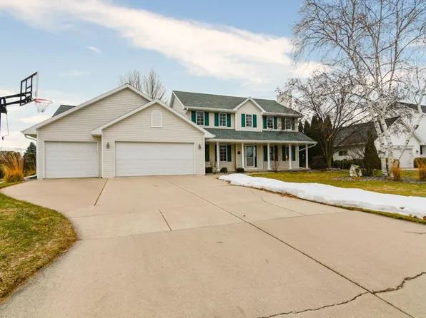 2235 Swanstone Cir, De Pere, WI 54115