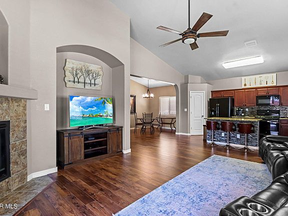 3rd image of 11528 Merejildo Madrid St