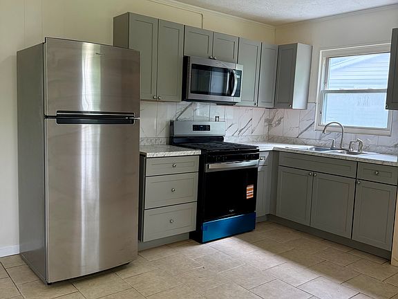3rd image of 1359 Azalea Dr