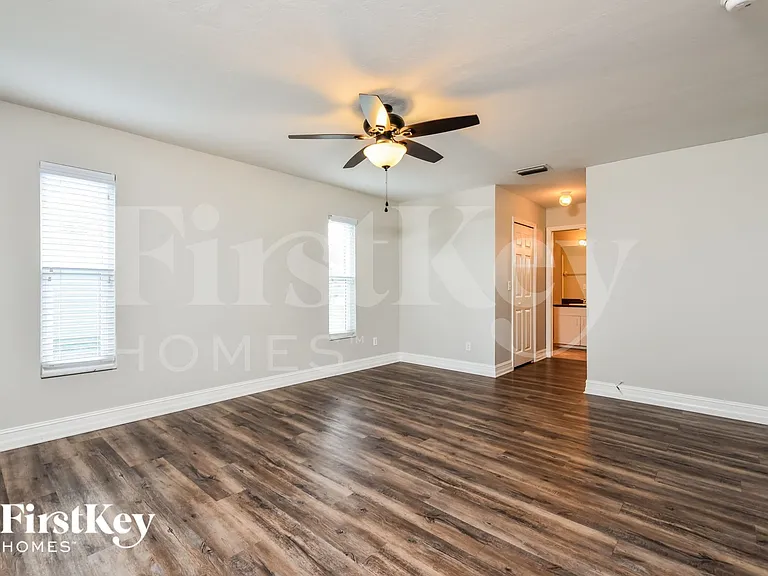 9033 Frank Rd — Photo 9