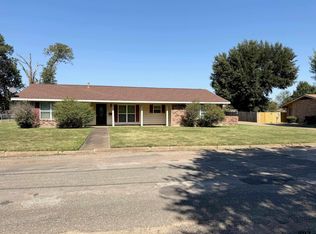 121 Briar Ln, Crockett, TX 75835