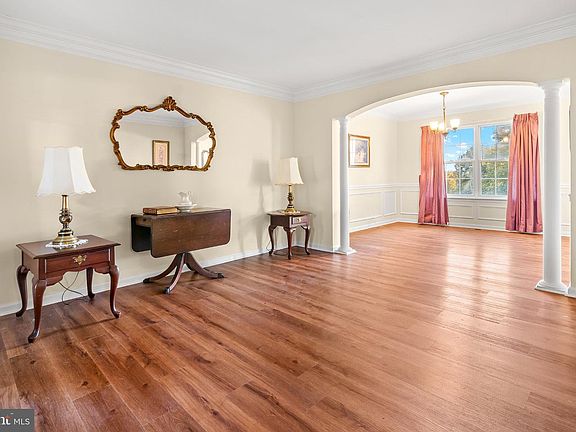 4th image of 503 E Piney Point Dr