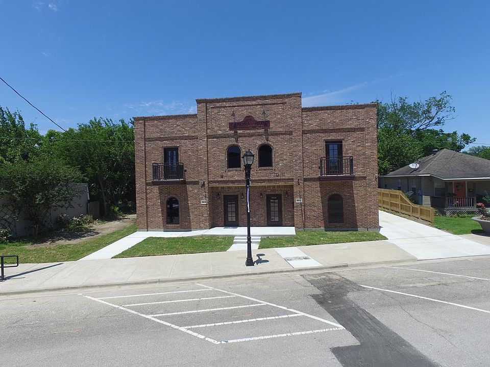 1st image of 908 Port Neches Ave #C