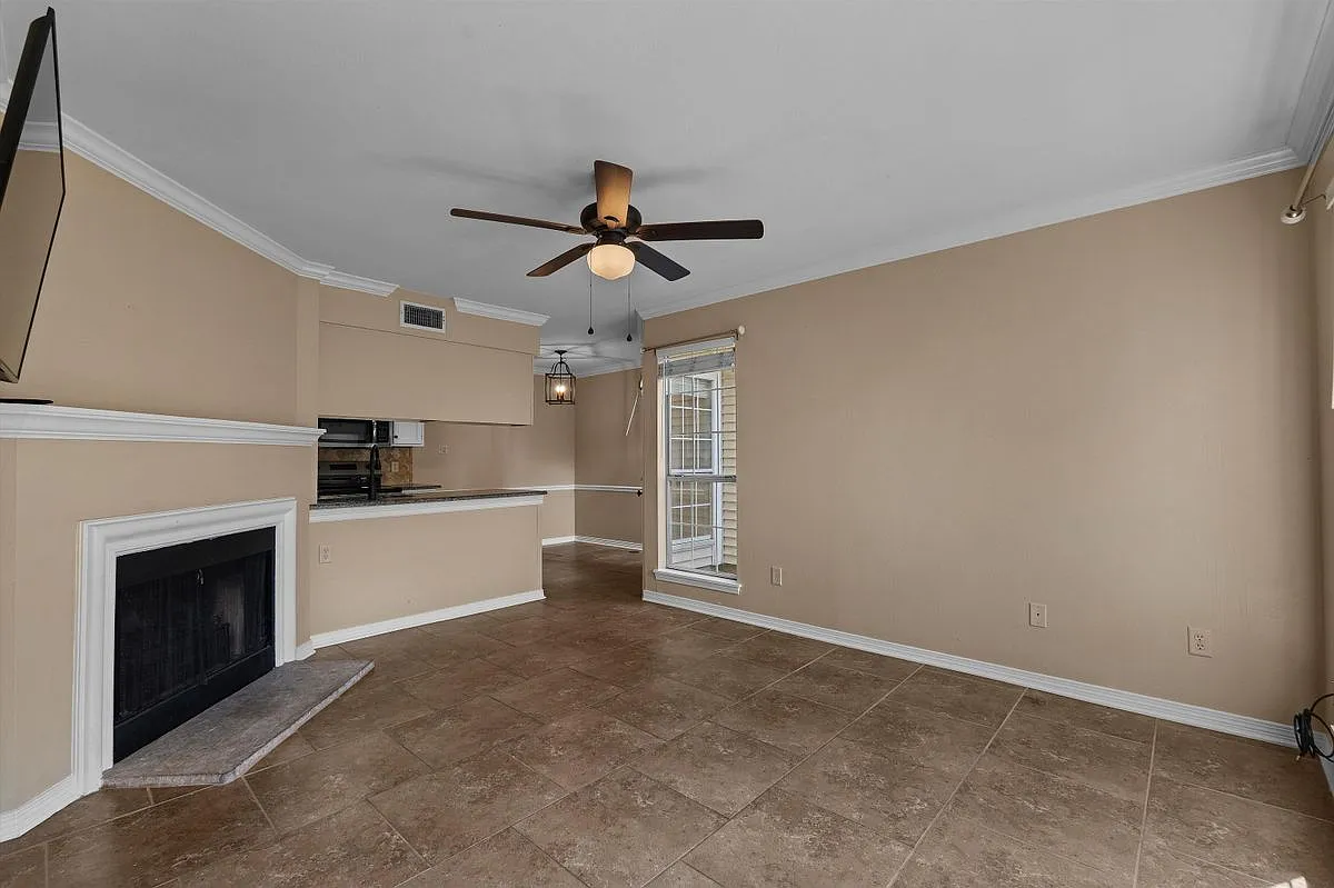 2 bed, 1.5 bath, 930 sqft, $1,400 — Photo 4